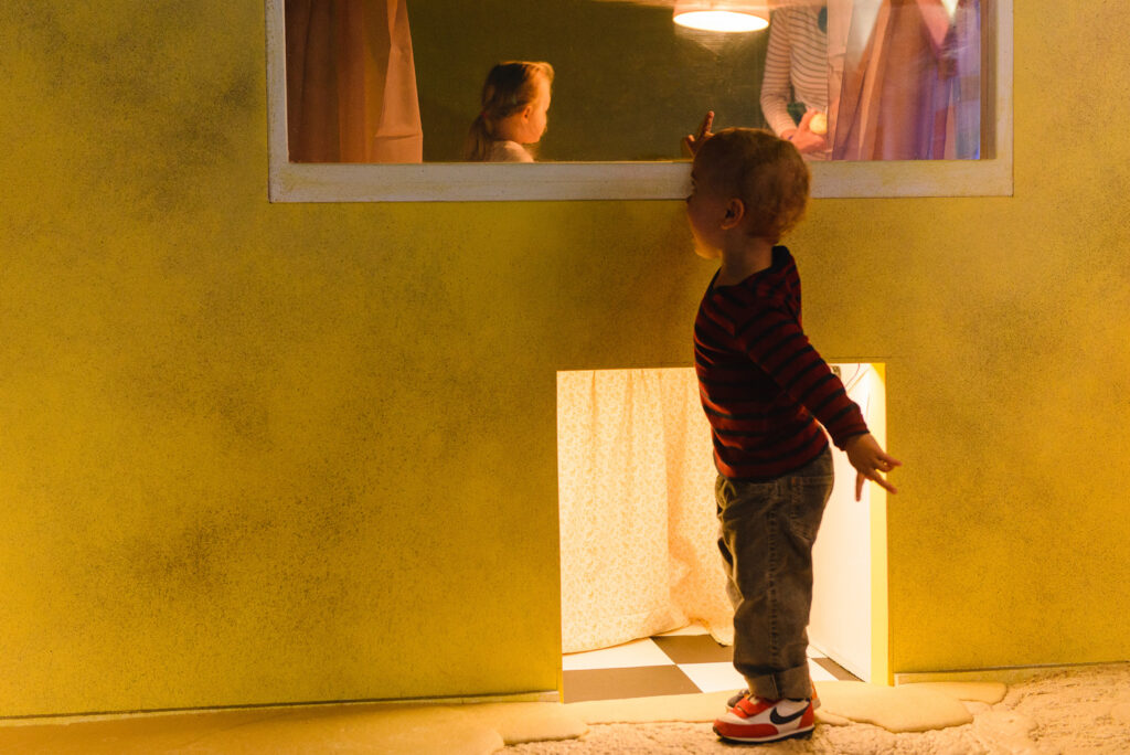 innovative lighting design for museum exhibitions in London. Oliver Jeffers at Discovery.